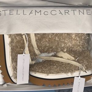 Meet your Posher, Joy